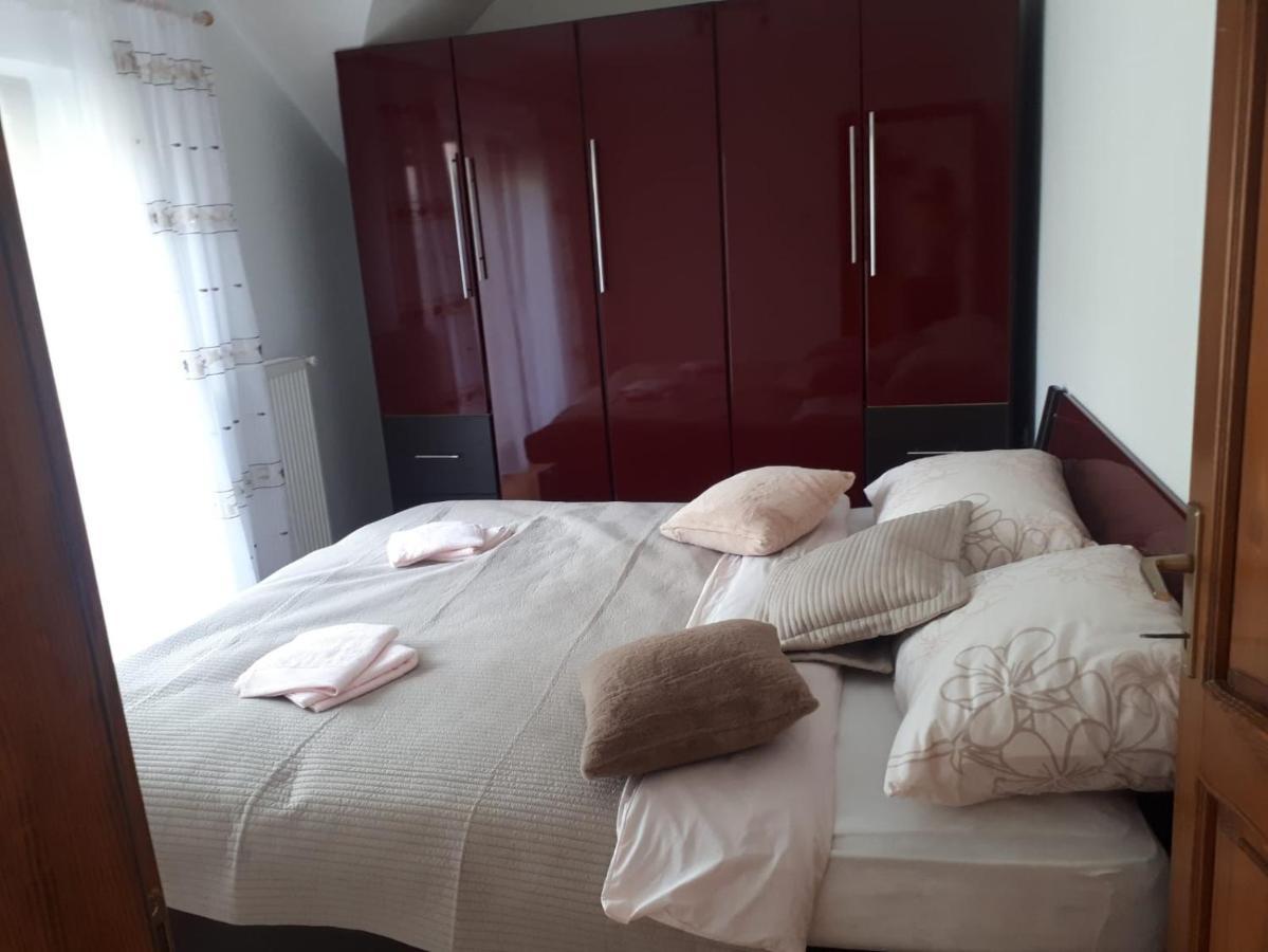 Apartman Nika Otocac Bagian luar foto